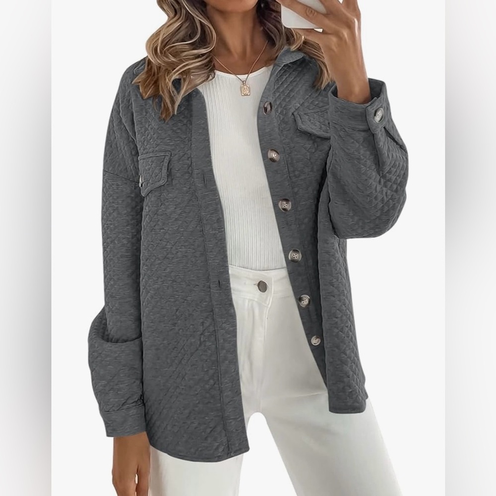 Lightweight Button Up Quilted Jacket with Pockets Size M